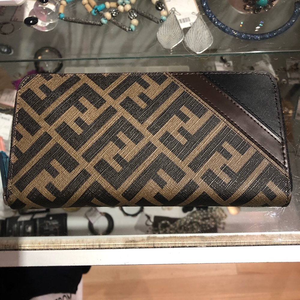 🔥NWOT Fashion wallet!🔥